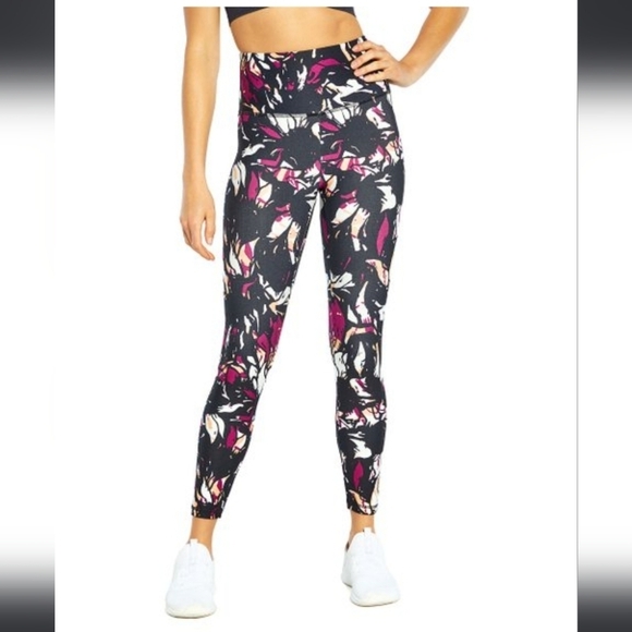 NWT BALANCE COLLECTION 25" MAGENTA LUST ABSTRACT FLORAL CONTENDER COMPRESSION - Picture 1 of 8